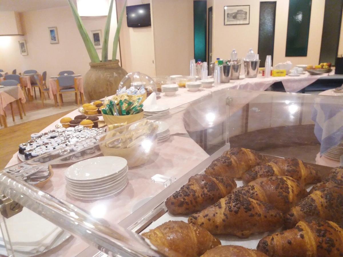Castelvetere Hotel Caulonia Esterno foto