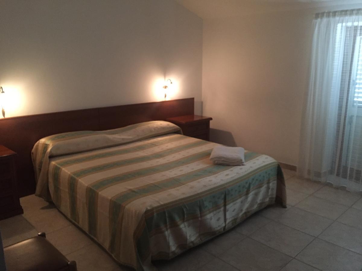Castelvetere Hotel Caulonia Esterno foto