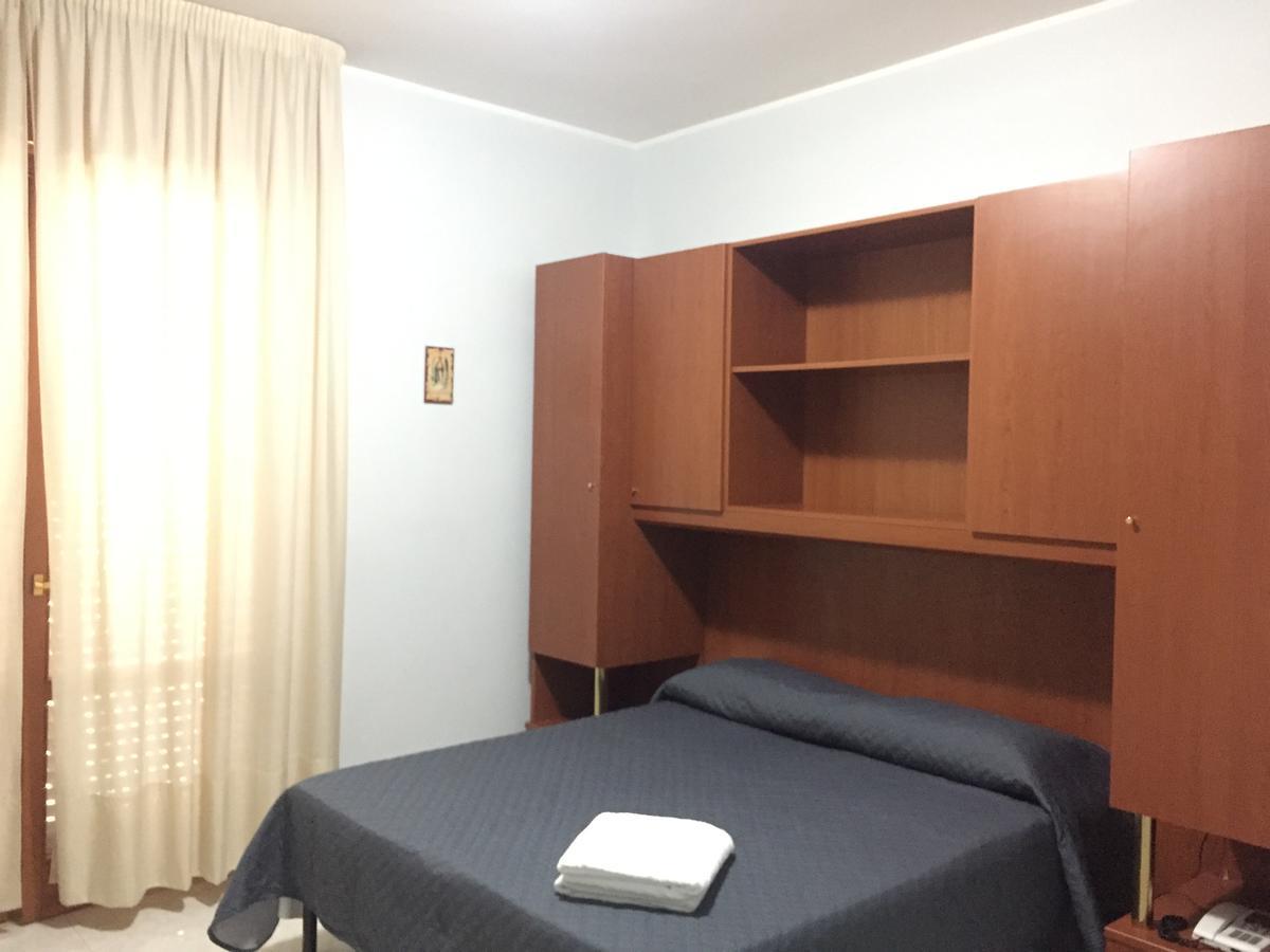 Castelvetere Hotel Caulonia Esterno foto