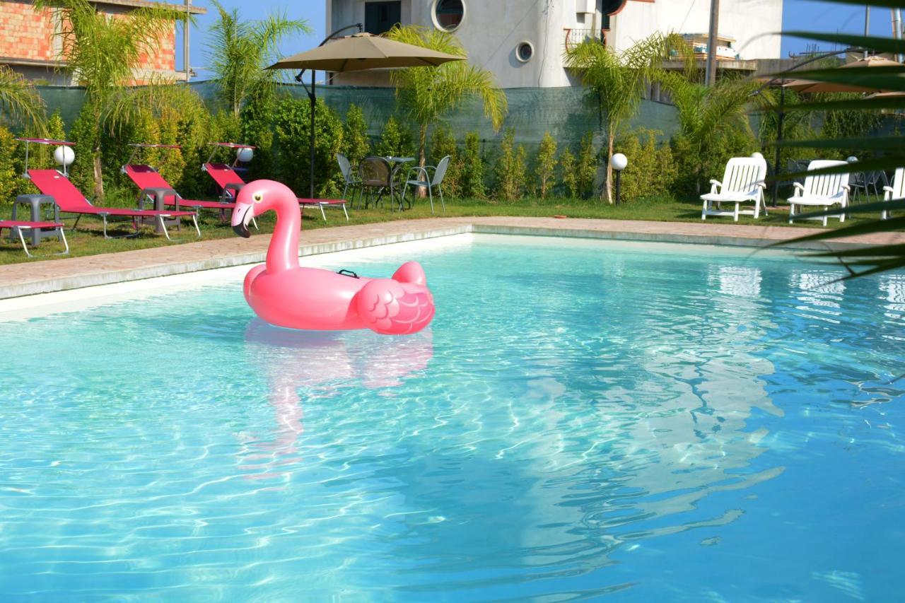 Castelvetere Hotel Caulonia Esterno foto